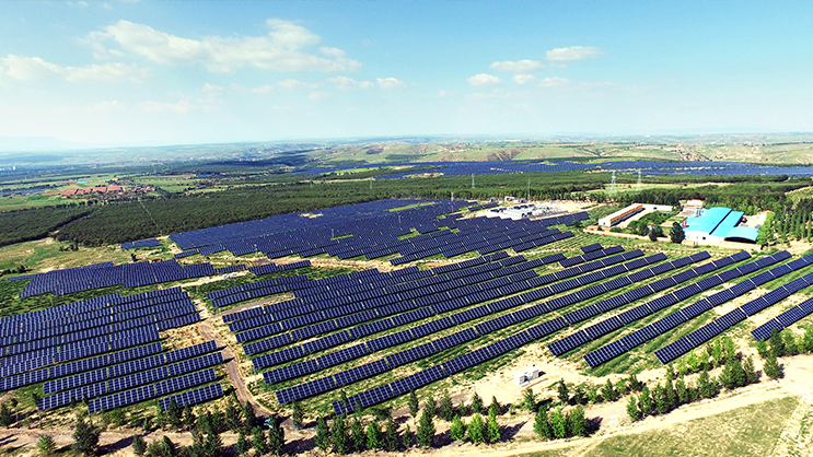 中国首个“光伏领跑者”计划项目并网发电