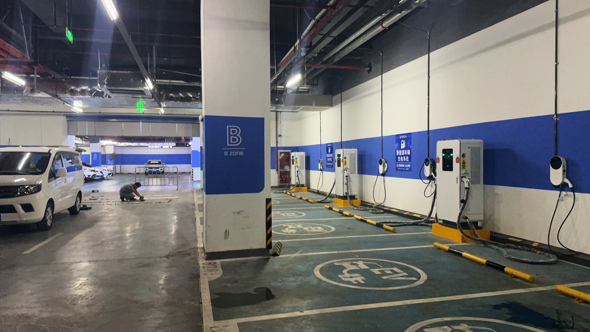 安徽安庆弘阳广场贝博充电站