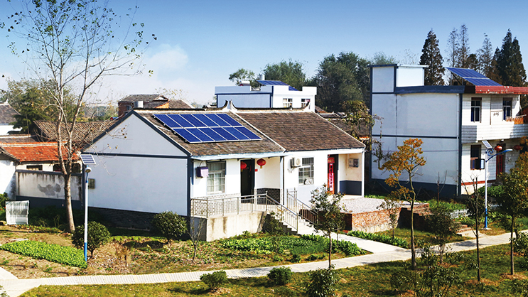 首个光伏电站在甘肃酒泉并网发电