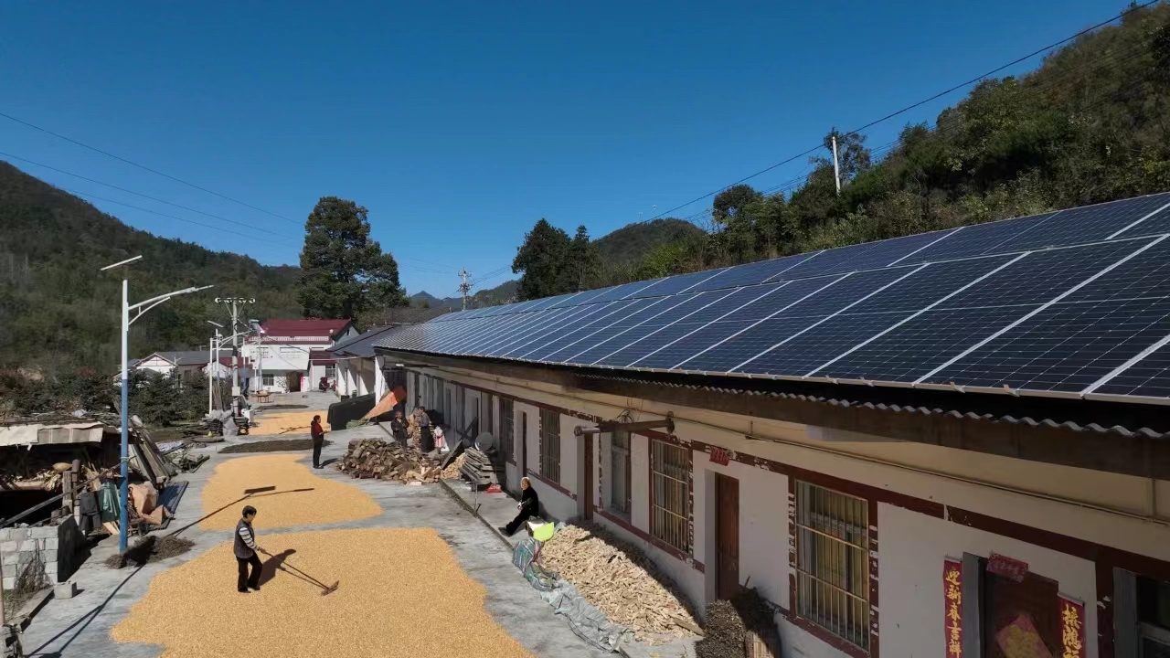 湖北保康县灿阳房斜屋顶项目